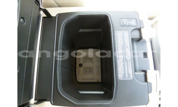 Comprar Importar Toyota Land Cruiser Branco Carro em Import - Dubai em Bengo Province Comprar Importar Toyota Land Cruiser Branco Carro em Import - Dubai em Bengo Province