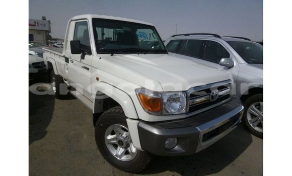 Comprar Importar Toyota Land Cruiser Branco Carro em Import - Dubai em Bengo Province Comprar Importar Toyota Land Cruiser Branco Carro em Import - Dubai em Bengo Province
