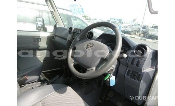 Comprar Importar Toyota Land Cruiser Branco Carro em Import - Dubai em Bengo Province Comprar Importar Toyota Land Cruiser Branco Carro em Import - Dubai em Bengo Province
