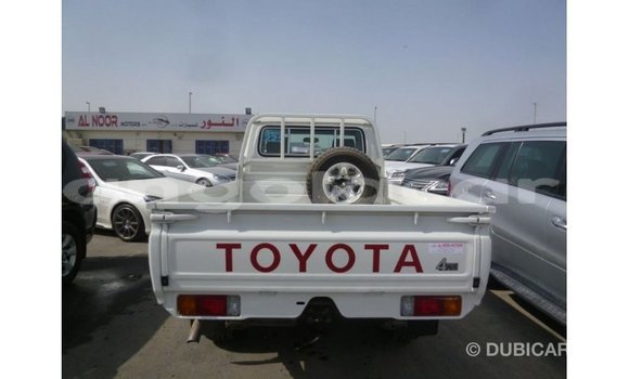 Comprar Importar Toyota Land Cruiser Branco Carro em Import - Dubai em Bengo Province Comprar Importar Toyota Land Cruiser Branco Carro em Import - Dubai em Bengo Province
