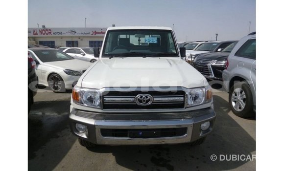 Comprar Importar Toyota Land Cruiser Branco Carro em Import - Dubai em Bengo Province Comprar Importar Toyota Land Cruiser Branco Carro em Import - Dubai em Bengo Province