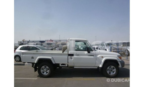 Comprar Importar Toyota Land Cruiser Branco Carro em Import - Dubai em Bengo Province Comprar Importar Toyota Land Cruiser Branco Carro em Import - Dubai em Bengo Province