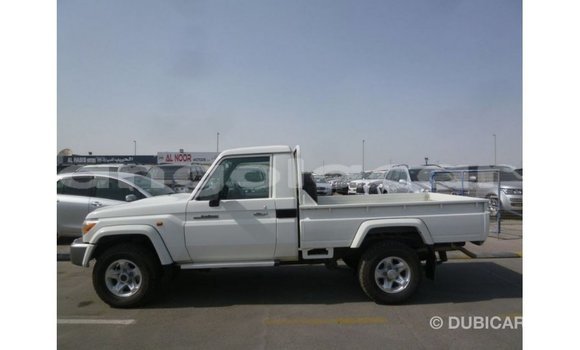 Comprar Importar Toyota Land Cruiser Branco Carro em Import - Dubai em Bengo Province Comprar Importar Toyota Land Cruiser Branco Carro em Import - Dubai em Bengo Province