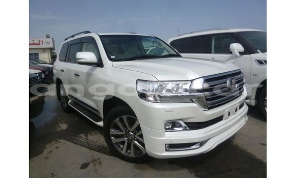 Comprar Importar Toyota Land Cruiser Branco Carro em Import - Dubai em Bengo Province Comprar Importar Toyota Land Cruiser Branco Carro em Import - Dubai em Bengo Province