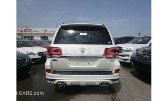 Comprar Importar Toyota Land Cruiser Branco Carro em Import - Dubai em Bengo Province Comprar Importar Toyota Land Cruiser Branco Carro em Import - Dubai em Bengo Province
