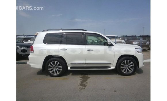 Comprar Importar Toyota Land Cruiser Branco Carro em Import - Dubai em Bengo Province Comprar Importar Toyota Land Cruiser Branco Carro em Import - Dubai em Bengo Province