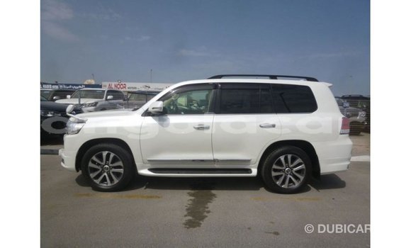 Comprar Importar Toyota Land Cruiser Branco Carro em Import - Dubai em Bengo Province Comprar Importar Toyota Land Cruiser Branco Carro em Import - Dubai em Bengo Province