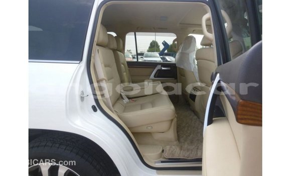 Comprar Importar Toyota Land Cruiser Branco Carro em Import - Dubai em Bengo Province Comprar Importar Toyota Land Cruiser Branco Carro em Import - Dubai em Bengo Province