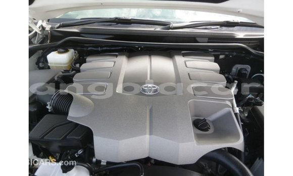 Comprar Importar Toyota Land Cruiser Branco Carro em Import - Dubai em Bengo Province Comprar Importar Toyota Land Cruiser Branco Carro em Import - Dubai em Bengo Province