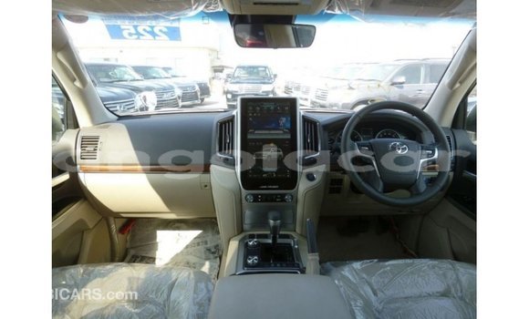 Comprar Importar Toyota Land Cruiser Branco Carro em Import - Dubai em Bengo Province Comprar Importar Toyota Land Cruiser Branco Carro em Import - Dubai em Bengo Province
