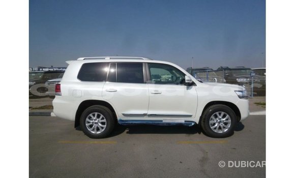 Comprar Importar Toyota Land Cruiser Branco Carro em Import - Dubai em Bengo Province Comprar Importar Toyota Land Cruiser Branco Carro em Import - Dubai em Bengo Province