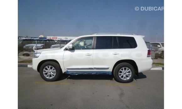 Comprar Importar Toyota Land Cruiser Branco Carro em Import - Dubai em Bengo Province Comprar Importar Toyota Land Cruiser Branco Carro em Import - Dubai em Bengo Province