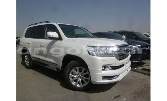 Comprar Importar Toyota Land Cruiser Branco Carro em Import - Dubai em Bengo Province Comprar Importar Toyota Land Cruiser Branco Carro em Import - Dubai em Bengo Province