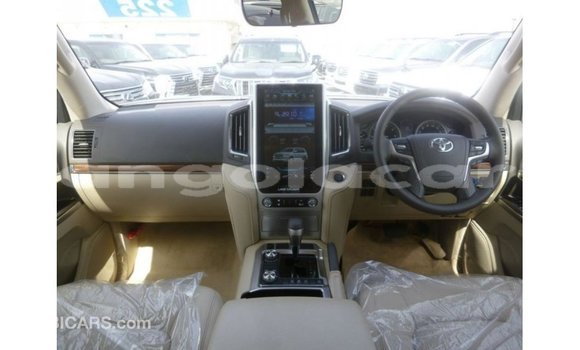 Comprar Importar Toyota Land Cruiser Branco Carro em Import - Dubai em Bengo Province Comprar Importar Toyota Land Cruiser Branco Carro em Import - Dubai em Bengo Province