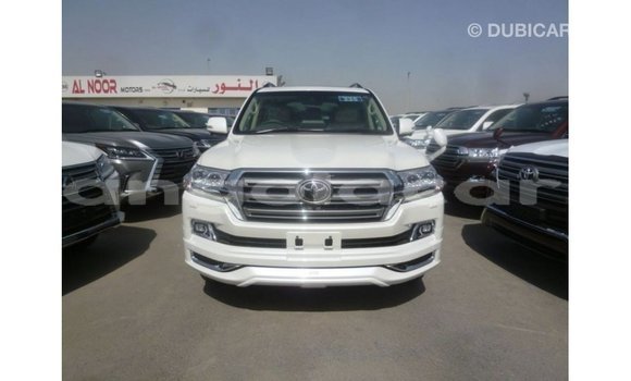 Comprar Importar Toyota Land Cruiser Branco Carro em Import - Dubai em Bengo Province Comprar Importar Toyota Land Cruiser Branco Carro em Import - Dubai em Bengo Province