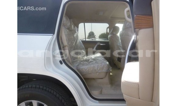 Comprar Importar Toyota Land Cruiser Branco Carro em Import - Dubai em Bengo Province Comprar Importar Toyota Land Cruiser Branco Carro em Import - Dubai em Bengo Province