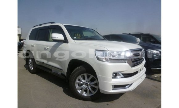 Comprar Importar Toyota Land Cruiser Branco Carro em Import - Dubai em Bengo Province Comprar Importar Toyota Land Cruiser Branco Carro em Import - Dubai em Bengo Province