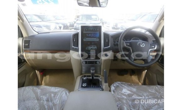 Comprar Importar Toyota Land Cruiser Branco Carro em Import - Dubai em Bengo Province Comprar Importar Toyota Land Cruiser Branco Carro em Import - Dubai em Bengo Province