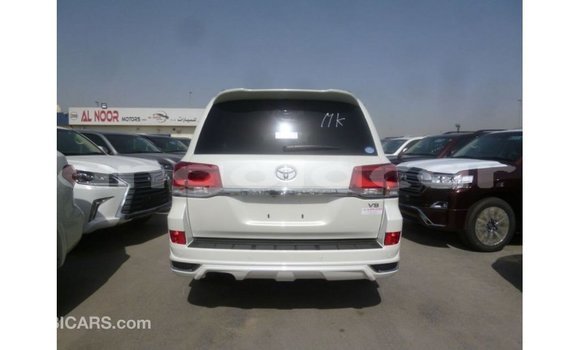 Comprar Importar Toyota Land Cruiser Branco Carro em Import - Dubai em Bengo Province Comprar Importar Toyota Land Cruiser Branco Carro em Import - Dubai em Bengo Province