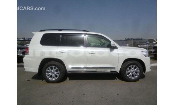 Comprar Importar Toyota Land Cruiser Branco Carro em Import - Dubai em Bengo Province Comprar Importar Toyota Land Cruiser Branco Carro em Import - Dubai em Bengo Province