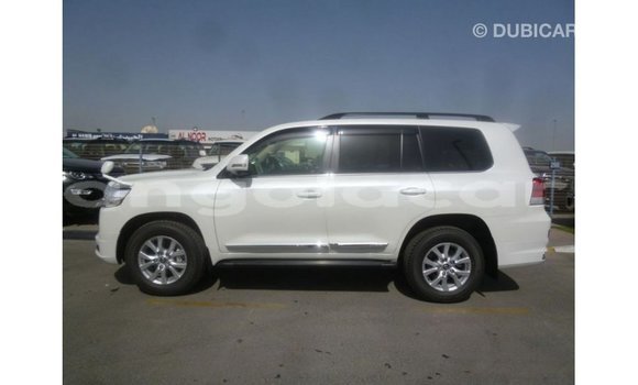 Comprar Importar Toyota Land Cruiser Branco Carro em Import - Dubai em Bengo Province Comprar Importar Toyota Land Cruiser Branco Carro em Import - Dubai em Bengo Province