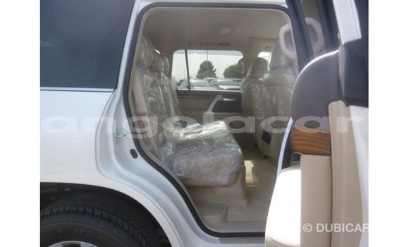 Comprar Importar Toyota Land Cruiser Branco Carro em Import - Dubai em Bengo Province Comprar Importar Toyota Land Cruiser Branco Carro em Import - Dubai em Bengo Province