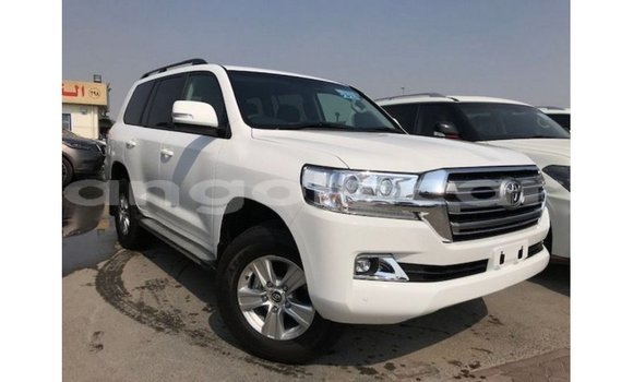 Acheter Import Voiture Toyota Land Cruiser Blanc à Import - Dubai, Province de Bengo Acheter Import Voiture Toyota Land Cruiser Blanc à Import - Dubai, Province de Bengo