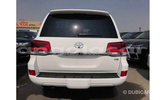 Acheter Import Voiture Toyota Land Cruiser Blanc à Import - Dubai, Province de Bengo Acheter Import Voiture Toyota Land Cruiser Blanc à Import - Dubai, Province de Bengo