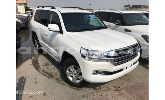 Acheter Import Voiture Toyota Land Cruiser Blanc à Import - Dubai, Province de Bengo Acheter Import Voiture Toyota Land Cruiser Blanc à Import - Dubai, Province de Bengo