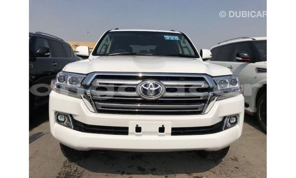 Acheter Import Voiture Toyota Land Cruiser Blanc à Import - Dubai, Province de Bengo Acheter Import Voiture Toyota Land Cruiser Blanc à Import - Dubai, Province de Bengo