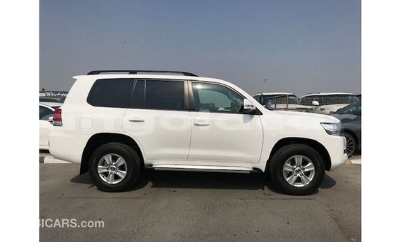 Acheter Import Voiture Toyota Land Cruiser Blanc à Import - Dubai, Province de Bengo Acheter Import Voiture Toyota Land Cruiser Blanc à Import - Dubai, Province de Bengo