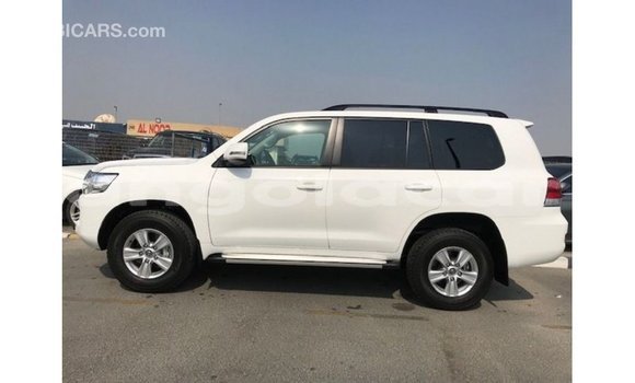 Acheter Import Voiture Toyota Land Cruiser Blanc à Import - Dubai, Province de Bengo Acheter Import Voiture Toyota Land Cruiser Blanc à Import - Dubai, Province de Bengo