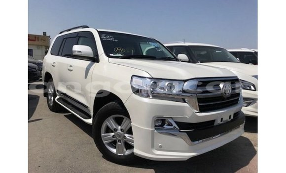 Comprar Importar Toyota Land Cruiser Branco Carro em Import - Dubai em Bengo Province Comprar Importar Toyota Land Cruiser Branco Carro em Import - Dubai em Bengo Province