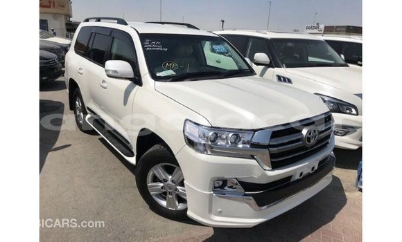 Comprar Importar Toyota Land Cruiser Branco Carro em Import - Dubai em Bengo Province Comprar Importar Toyota Land Cruiser Branco Carro em Import - Dubai em Bengo Province