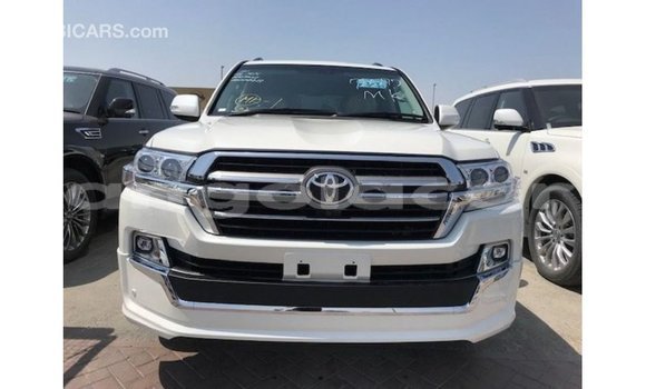 Comprar Importar Toyota Land Cruiser Branco Carro em Import - Dubai em Bengo Province Comprar Importar Toyota Land Cruiser Branco Carro em Import - Dubai em Bengo Province