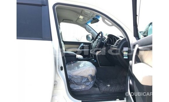 Comprar Importar Toyota Land Cruiser Branco Carro em Import - Dubai em Bengo Province Comprar Importar Toyota Land Cruiser Branco Carro em Import - Dubai em Bengo Province