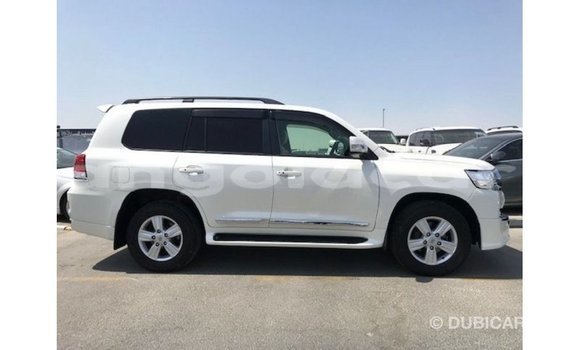 Comprar Importar Toyota Land Cruiser Branco Carro em Import - Dubai em Bengo Province Comprar Importar Toyota Land Cruiser Branco Carro em Import - Dubai em Bengo Province