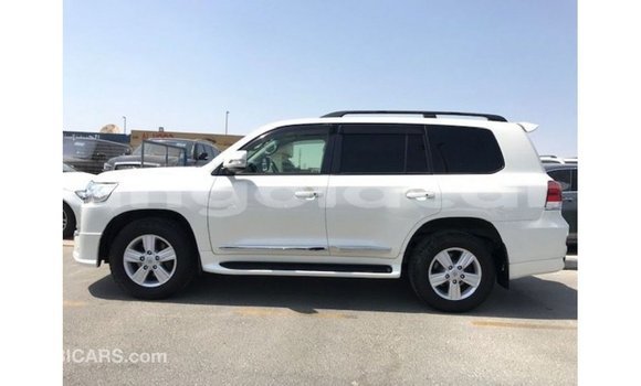 Comprar Importar Toyota Land Cruiser Branco Carro em Import - Dubai em Bengo Province Comprar Importar Toyota Land Cruiser Branco Carro em Import - Dubai em Bengo Province