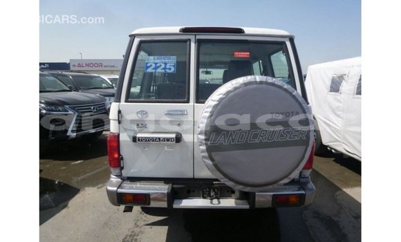 Comprar Importar Toyota Land Cruiser Branco Carro em Import - Dubai em Bengo Province Comprar Importar Toyota Land Cruiser Branco Carro em Import - Dubai em Bengo Province