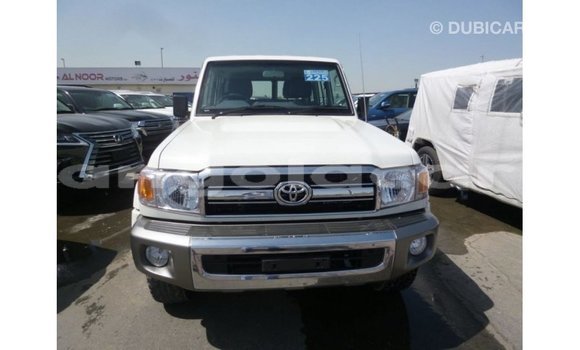 Comprar Importar Toyota Land Cruiser Branco Carro em Import - Dubai em Bengo Province Comprar Importar Toyota Land Cruiser Branco Carro em Import - Dubai em Bengo Province