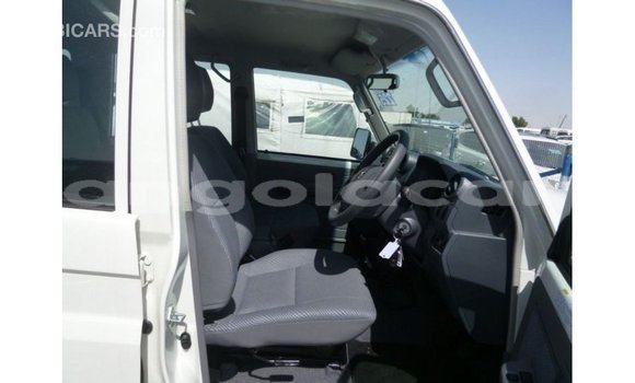 Comprar Importar Toyota Land Cruiser Branco Carro em Import - Dubai em Bengo Province Comprar Importar Toyota Land Cruiser Branco Carro em Import - Dubai em Bengo Province
