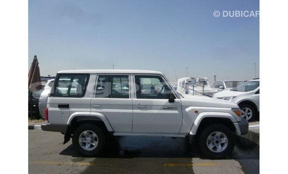 Comprar Importar Toyota Land Cruiser Branco Carro em Import - Dubai em Bengo Province Comprar Importar Toyota Land Cruiser Branco Carro em Import - Dubai em Bengo Province