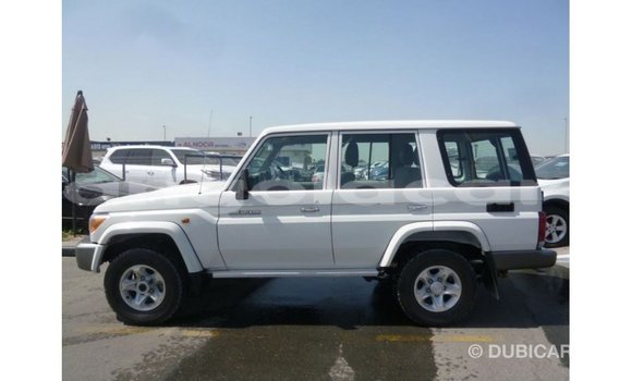Comprar Importar Toyota Land Cruiser Branco Carro em Import - Dubai em Bengo Province Comprar Importar Toyota Land Cruiser Branco Carro em Import - Dubai em Bengo Province