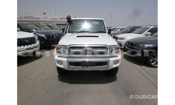 Comprar Importar Toyota Land Cruiser Branco Carro em Import - Dubai em Bengo Province Comprar Importar Toyota Land Cruiser Branco Carro em Import - Dubai em Bengo Province