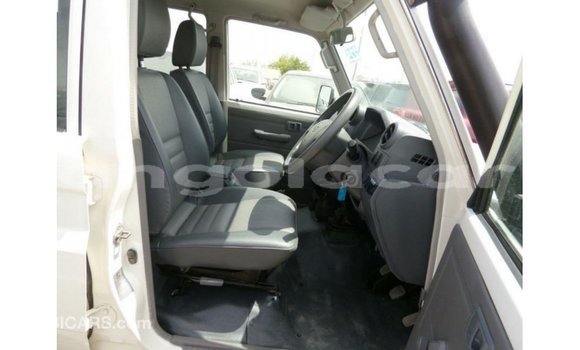 Comprar Importar Toyota Land Cruiser Branco Carro em Import - Dubai em Bengo Province Comprar Importar Toyota Land Cruiser Branco Carro em Import - Dubai em Bengo Province
