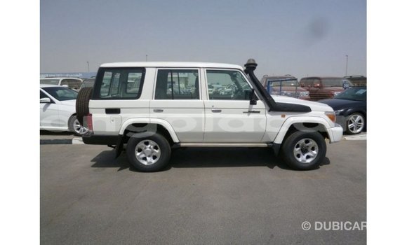 Comprar Importar Toyota Land Cruiser Branco Carro em Import - Dubai em Bengo Province Comprar Importar Toyota Land Cruiser Branco Carro em Import - Dubai em Bengo Province