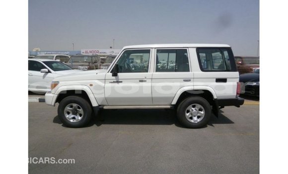 Comprar Importar Toyota Land Cruiser Branco Carro em Import - Dubai em Bengo Province Comprar Importar Toyota Land Cruiser Branco Carro em Import - Dubai em Bengo Province