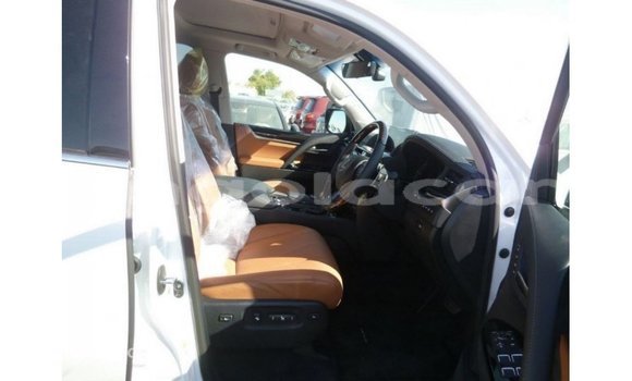 Comprar Importar Lexus LX Branco Carro em Import - Dubai em Bengo Province Comprar Importar Lexus LX Branco Carro em Import - Dubai em Bengo Province
