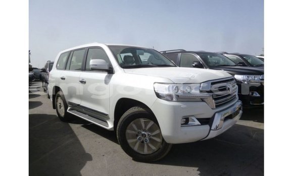 Comprar Importar Toyota Land Cruiser Branco Carro em Import - Dubai em Bengo Province Comprar Importar Toyota Land Cruiser Branco Carro em Import - Dubai em Bengo Province