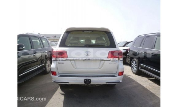 Comprar Importar Toyota Land Cruiser Branco Carro em Import - Dubai em Bengo Province Comprar Importar Toyota Land Cruiser Branco Carro em Import - Dubai em Bengo Province